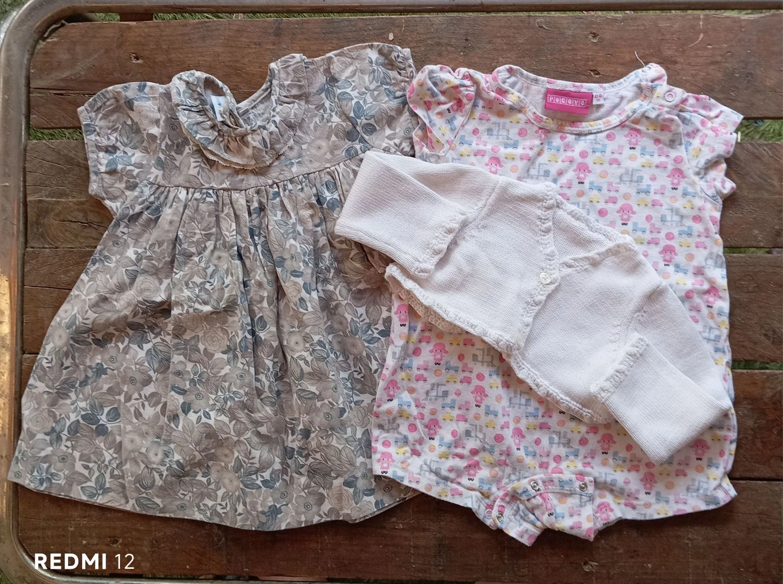 Lote 2 vestidos bebé niña: Paloma de la O + Pocoyó